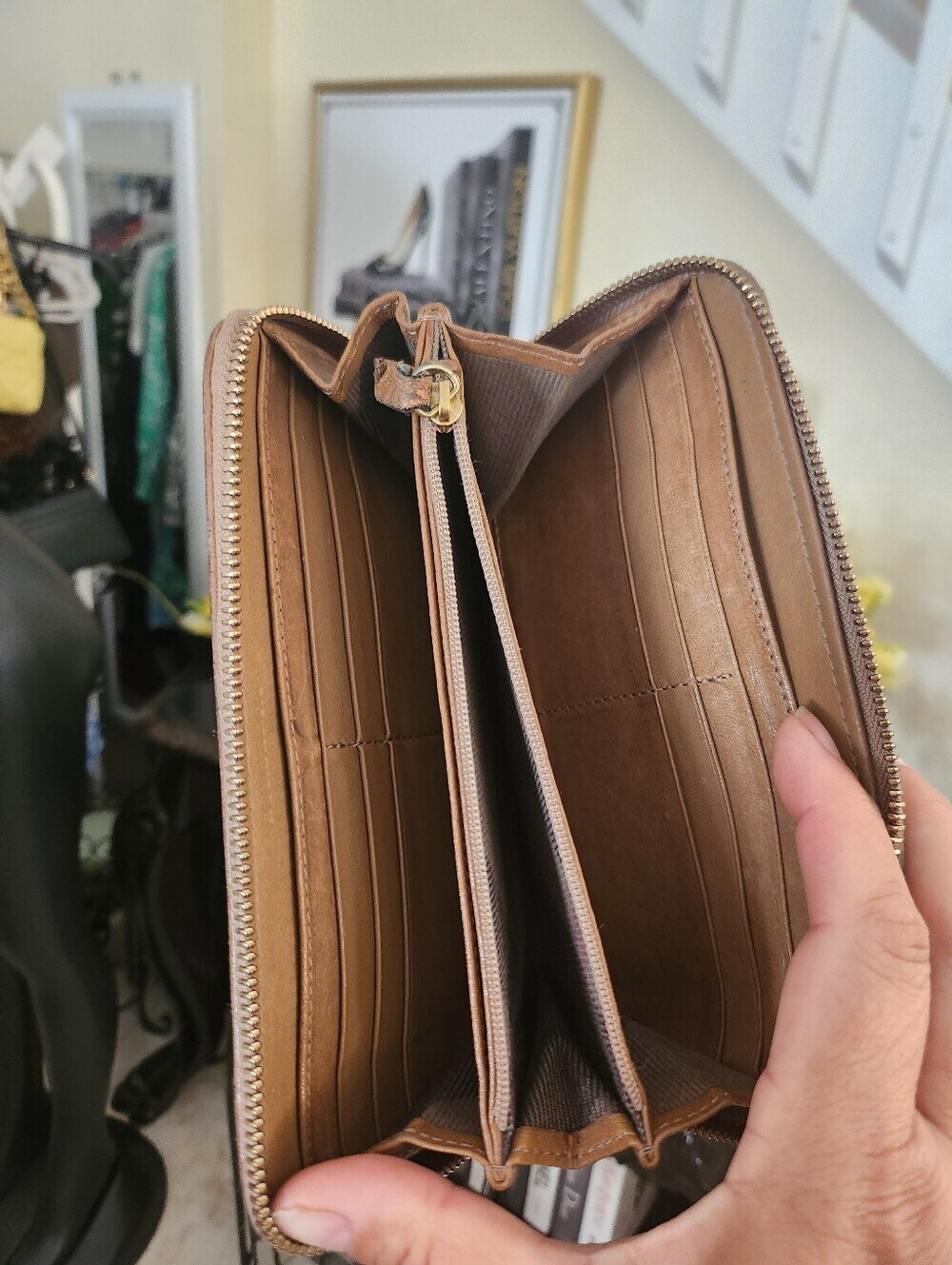 Burberry zip around leather wallet - Picture 5 of 8